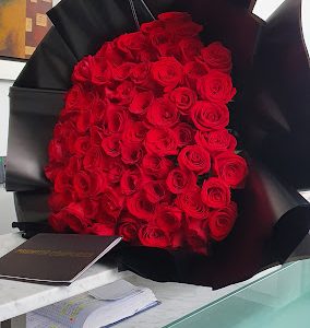 BIG BOUQUET PREMIUM CÓMPLICES 100 ROSAS (Mira Video)