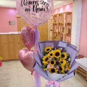 Bouquet de 20 Rosas y 10 Girasoles más Globo Burbuja (Personaliza tu frase)