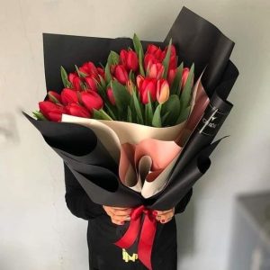 RAMO PREMIUM DE 30 TULIPANES ROJOS