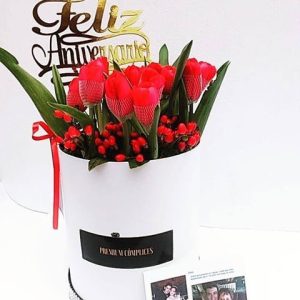 Tulipanes Para Aniversario En Box Premium Cómplices