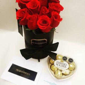 Box De Rosas En Color Negro Más Bombones Ferrero Rocher