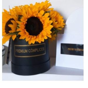 Girasoles Premium En Box Más Tarjeta de Dedicatoria y Fotografica