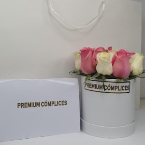 BOX PREMIUM CÓMPLICES DE ROSAS ROSADAS Y BLANCAS