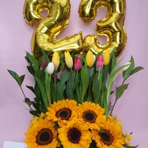 Aniversario 23 Tulipanes más Girasoles